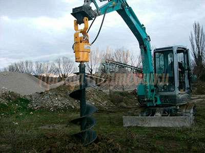 Бурение скважин гусеничной установкой